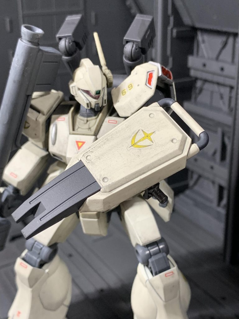 Ez-8の陸戦シールドです。このただ「前面に装甲つけました！」って感じが非常に好きです笑。地上仕様の機体にこれを装備させると、それっぽさが出る気がします。