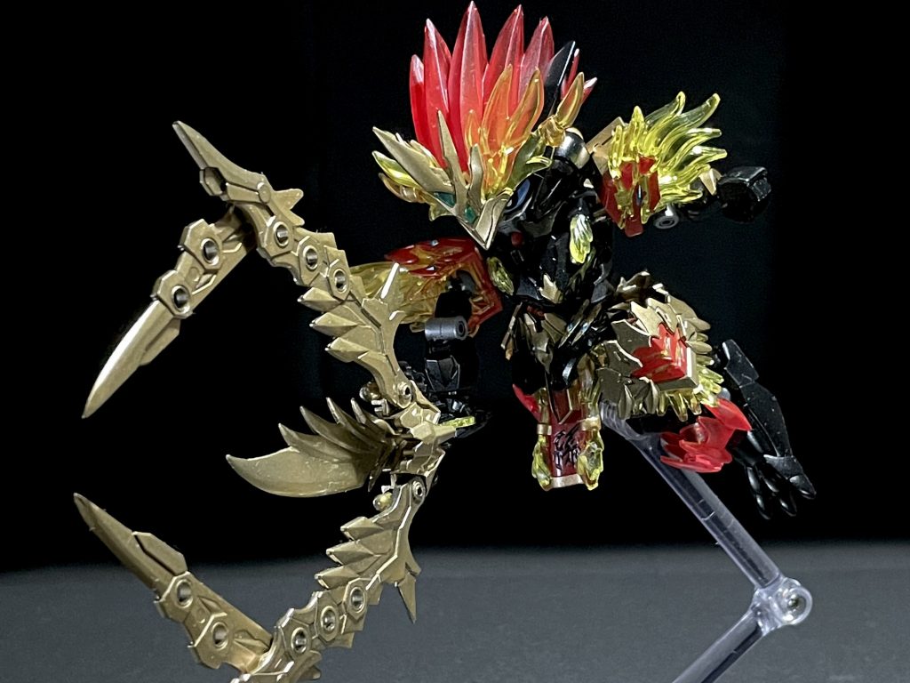 骸ノ神器と立神の合体形態。骸ノ神器を閉じれば大剣形態にも。