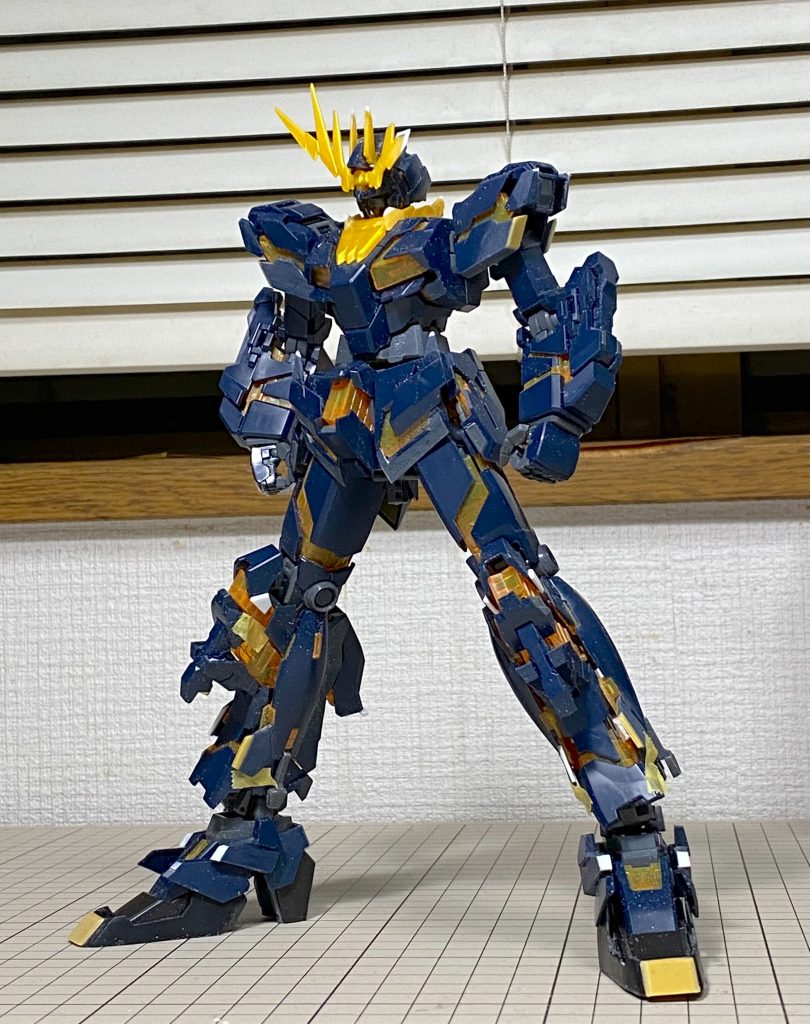 グラデーション塗装を考えて全体的にシャープ化、刺々しいイメージを持たせるように改修しました。脚部は好みに応じてかなり変更しています。