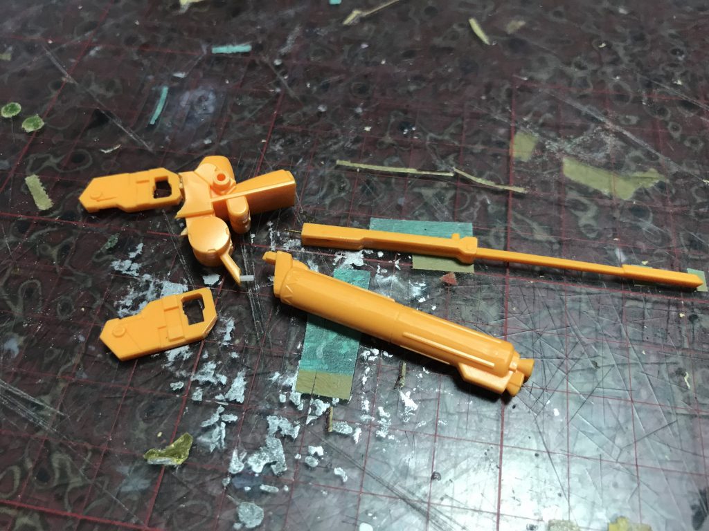 設計がかなり割り切っていて、ハメ殺し箇所が多かったので、アレコレ考えながら後ハメ加工して合わせ目消し。パズル解いてるみたいで何気に楽しい作業ですw