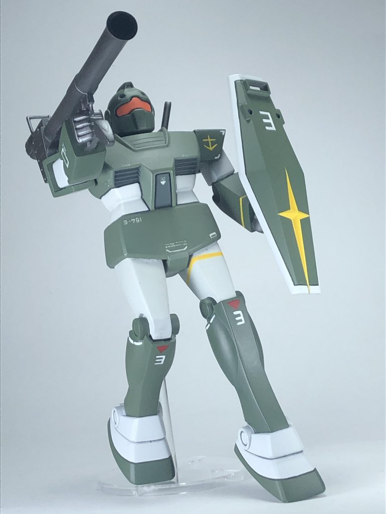 敵にたじろぐジム。