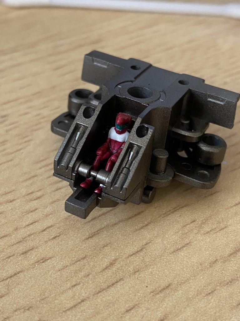 初の試みで水彩カラーでパイロットを筆塗りしています