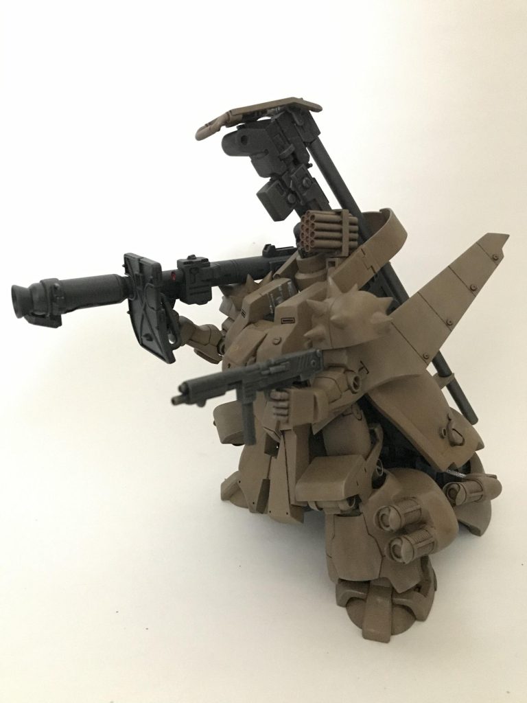 遠、中、近の武器を持つ重MSいいですね〜遠　カノン砲中　13連装ミサイルランチャー近　ラケーテン・バズ、90ミリマシンガン、ビームサーベル