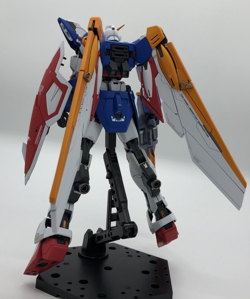 膝下バーニアはパテで作りました。