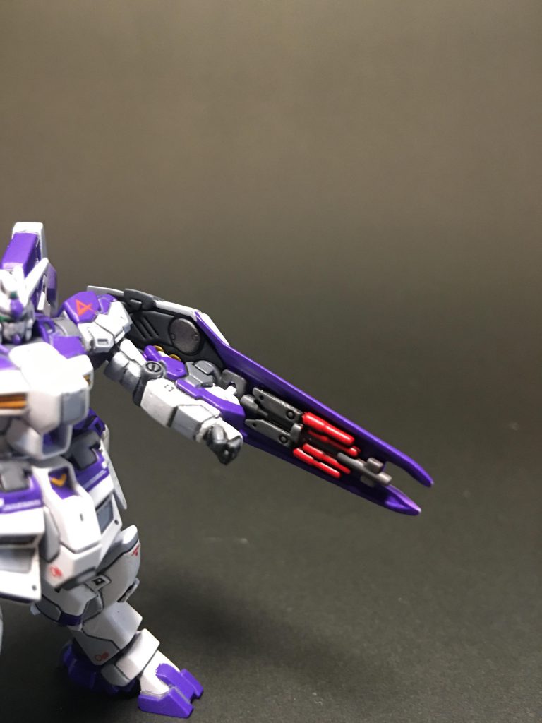 シールド裏、マイクロミサイルとビームキャノンもしっかり造形してあって塗装派にも優しい分割でありがたいです。