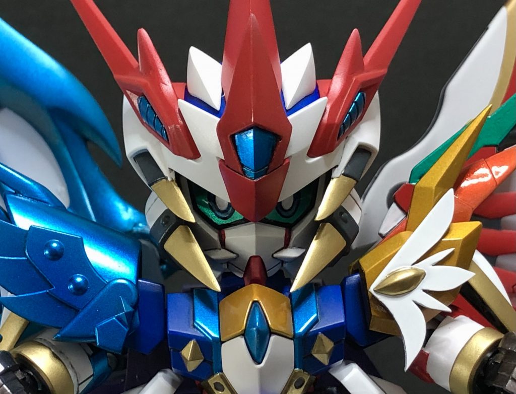 顔の赤い溝はエナメルで塗装したんですが、前回上げた時は拭き取りきれず大分汚かった。。。今回リタッチしてアップしても見れる顔になりました。