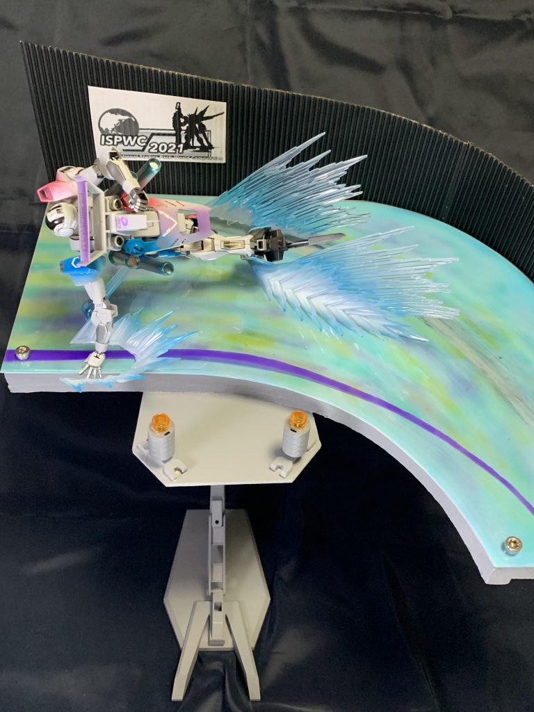 上から〜リンクの青い部分は白いプラ板にクリアプラ板2枚の三枚重ねでそれぞれ色塗って再現してます♪