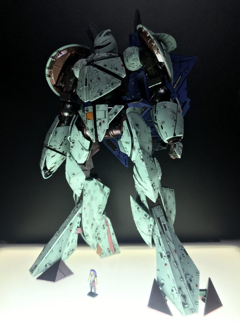 テーマはズバリ「仰々しさ」です。