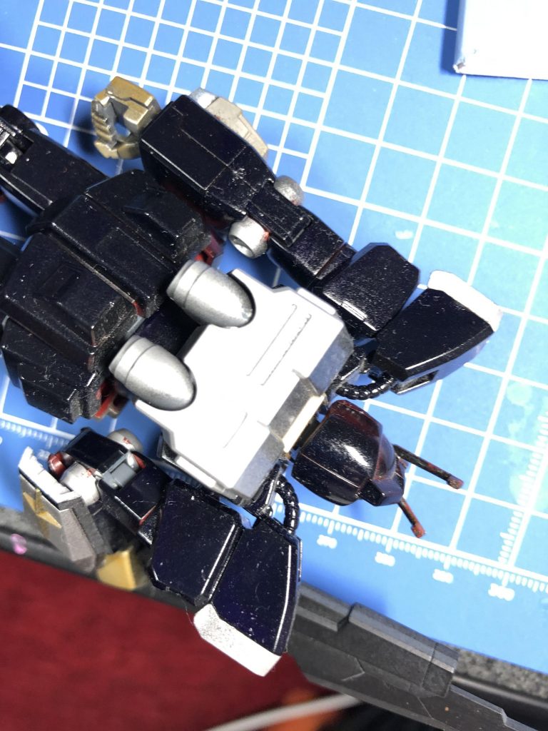 よーーく見たら、うっすらと青みかかってます。