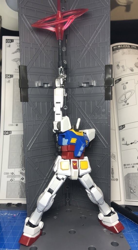 パチ組み状態。台座変えると雰囲気出るのでオススメ。