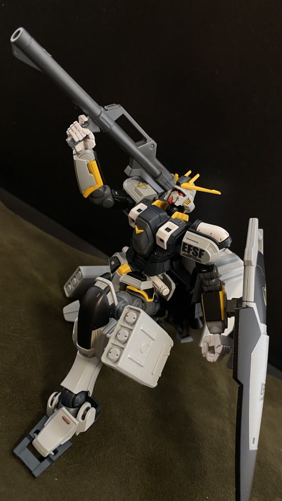 また長々とすいませんミサイルポットが単色なのは、丸い部分が弾頭ではなく、フタ、蓋ってことで。塗り分けるのが面倒だったからでは無い。