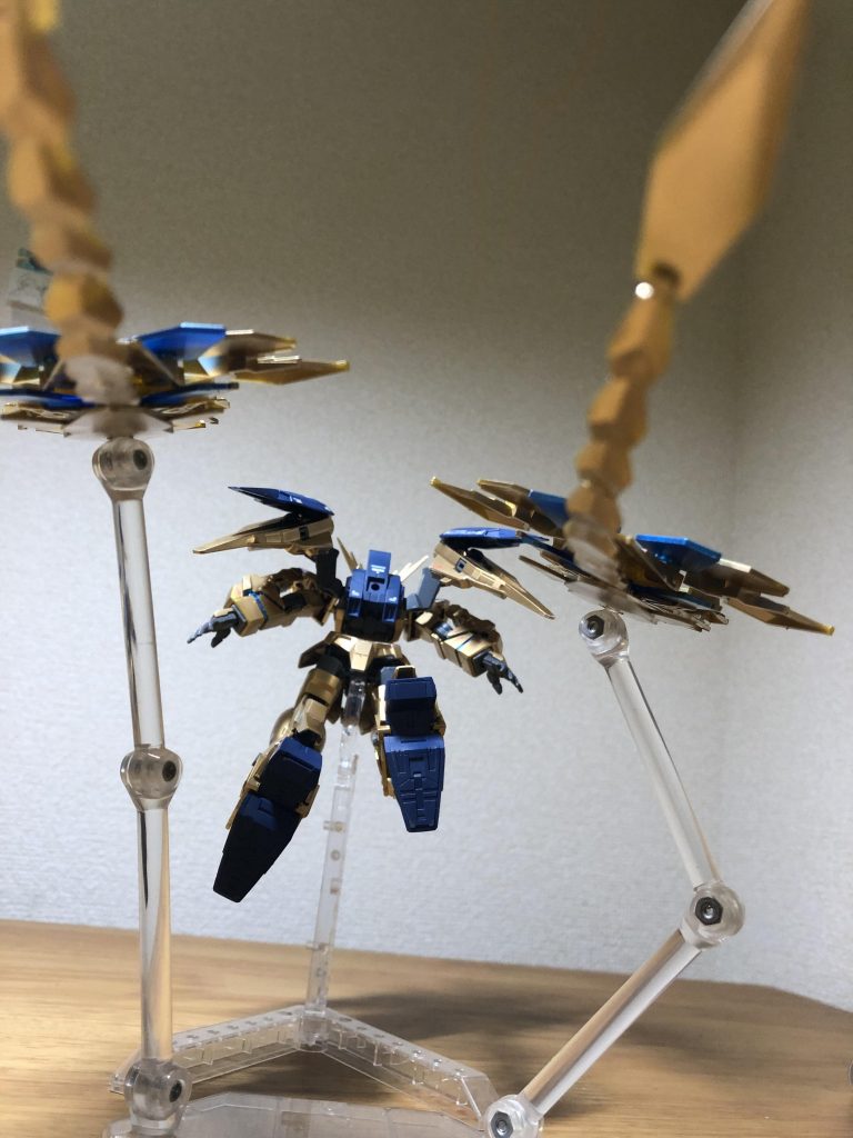 今までは習字用の下敷きを使って簡易撮影ブースを作っていたのですが、今回はめんどくさくて何も用意せずテキトーに撮りました!