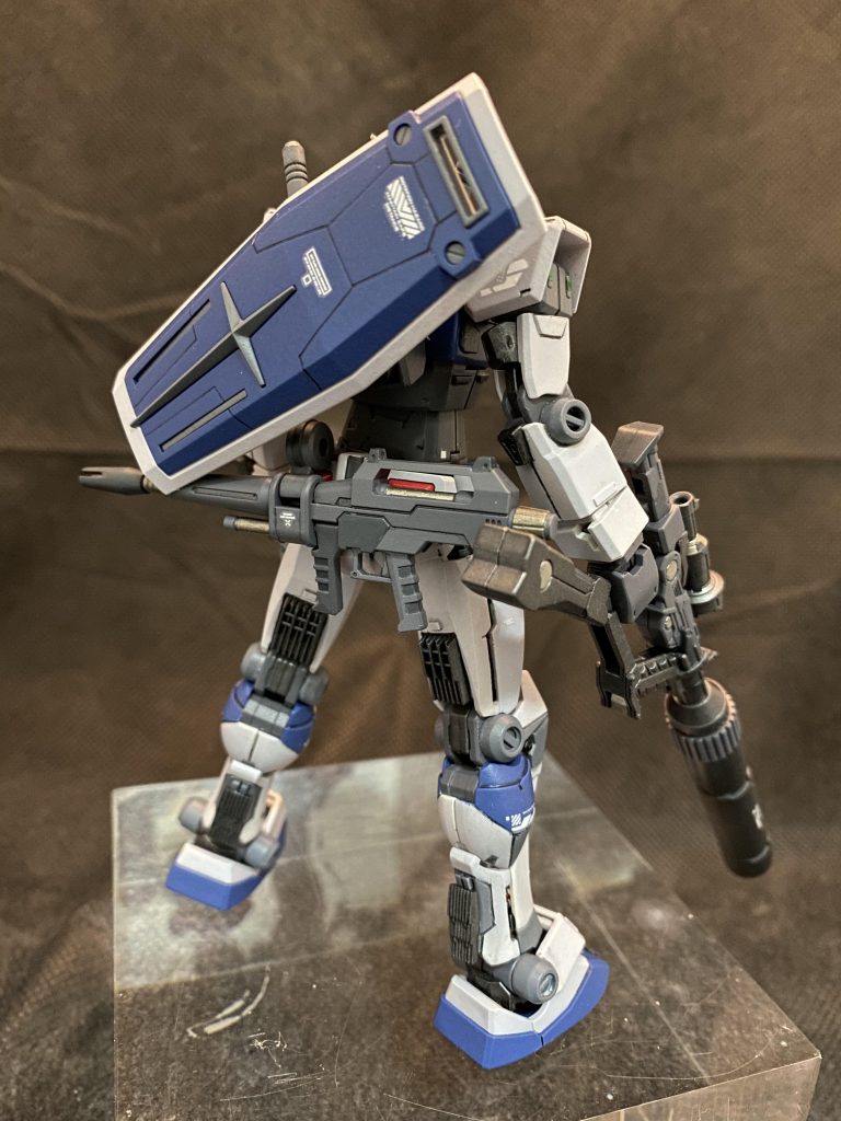 腕裏の外装パーツを切り欠いて、内部ディテールを追加してます。