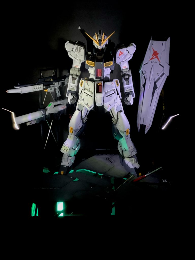 ウェポンラックはプラ棒で急遽作ったものなのでかなり作りは簡素です