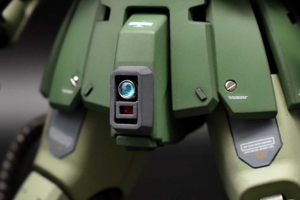 偵察型特有の股間にディティールアップパーツを組み合わせた補助カメラ。