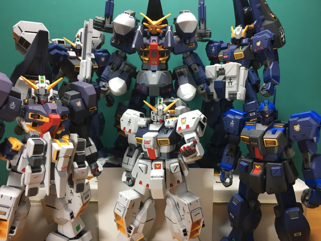 　我が家のTR-1+ジム・クゥエルとそろえて。ラーⅡでついにTR-1系列機体は6体目になりました。プレバンでフルドドの商品化を知り、沼に足を踏み入れてから早2年。これからも広がるAOZの世界に、あなたも足を踏み入れてみませんか？　さあ、あなたも！集え！ティターンズの旗の下に！！！