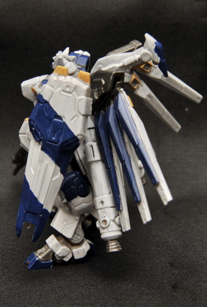 ご覧頂きたいのはシールドです。頑張って塗り分けましたよ。本当はもっと複雑な模様ですが、これが限界でした。