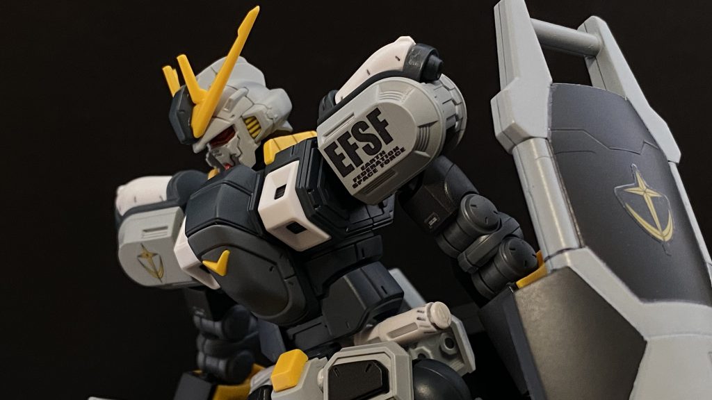 敵の攻撃により、機体の膝までを埋められ、腰まで水没し、コクピットから出られず、一日と半日、敵はご丁寧にも頭部のビーコンまで壊していった。味方の哨戒機に発見されるまでの一日半、小便を垂れ流しながらも私は耐えた。その惨めさに。その屈辱に。仲間達の復讐では無い。自分が情けなかった。あの時、私は力を持っていた。