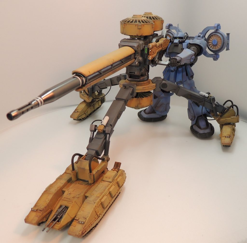 「機動戦士ガンダム サンダーボルト」の世界観が好きでたまらず、自分の製作技術の未熟さも顧みず、勢いだけで立体化してしまいました。(反省点多し)。ショーンは陸上用ビッグ・ガンを一目見て、「欲しいーっ!!」となったのですが、気が付けば、自分も同じ気持ちになってました💦。シリコンゴムとキャストによる複製の初挑戦や、大がかりなミキシング、AFVモデルの技法の集積等、苦労と楽しさを同時に味わう貴重な経験となりました。