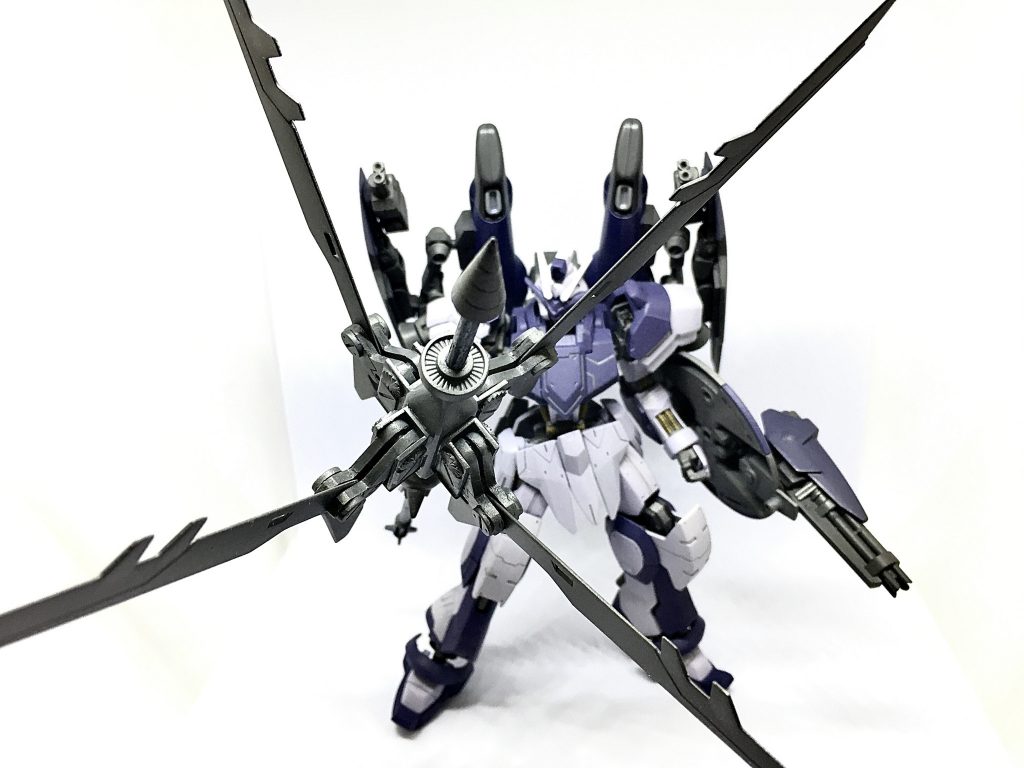 エクスキューショナーランス展開!開いて喰らい付き、ドリルバンカーでトドメ!ってえげつない凶暴武器を作りたくて、バルバトスルプスレクスのメイスからせこせこ作りました。一番苦労した今回の見どころです(๑˃̵ᴗ˂̵)