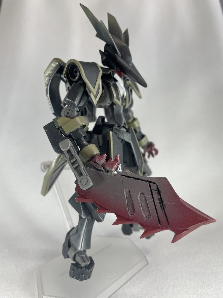 鋸鉈堅牢なナノラミネートアーマーを削りとる為の近接武器。