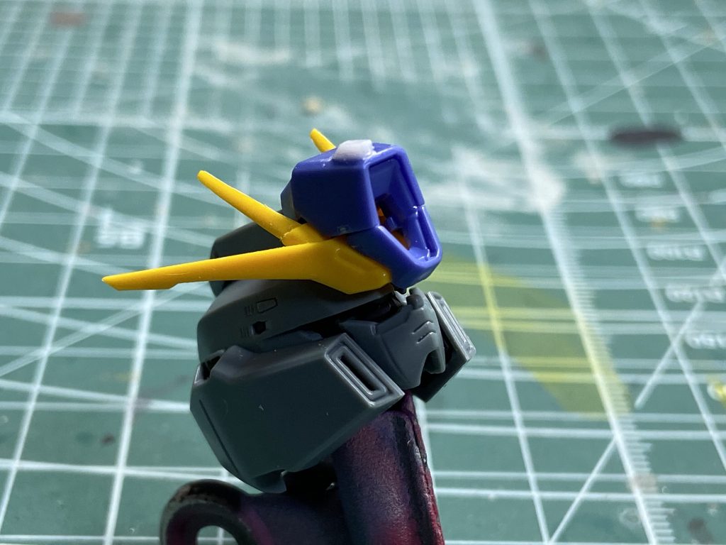 頭部に角プラ棒で突起物追加。