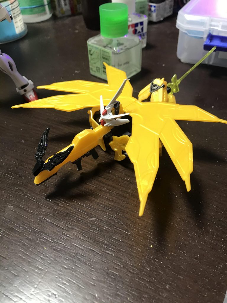 コアガンダムのアーマー台座でなんとか形になりました。