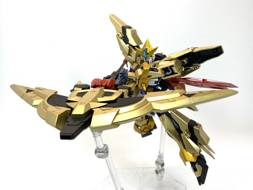 基本機能はオリジナルに準じており、バスターソード、ハイメガボウガン、ハイメガサーベルの3形態に変形する。