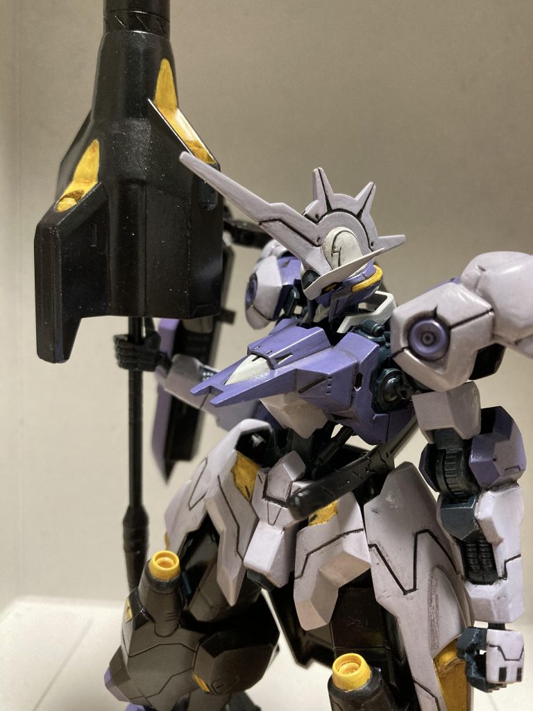 いつもキツめの汚しを入れてますけど、今回は綺麗めに作りたくて軽くにしました。