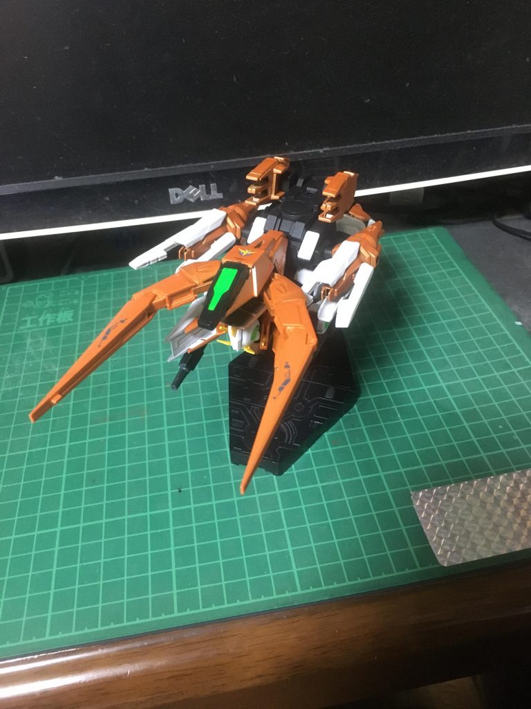 アリオスの飛行形態をモチーフにしてるので挟むことも出来ます(笑)