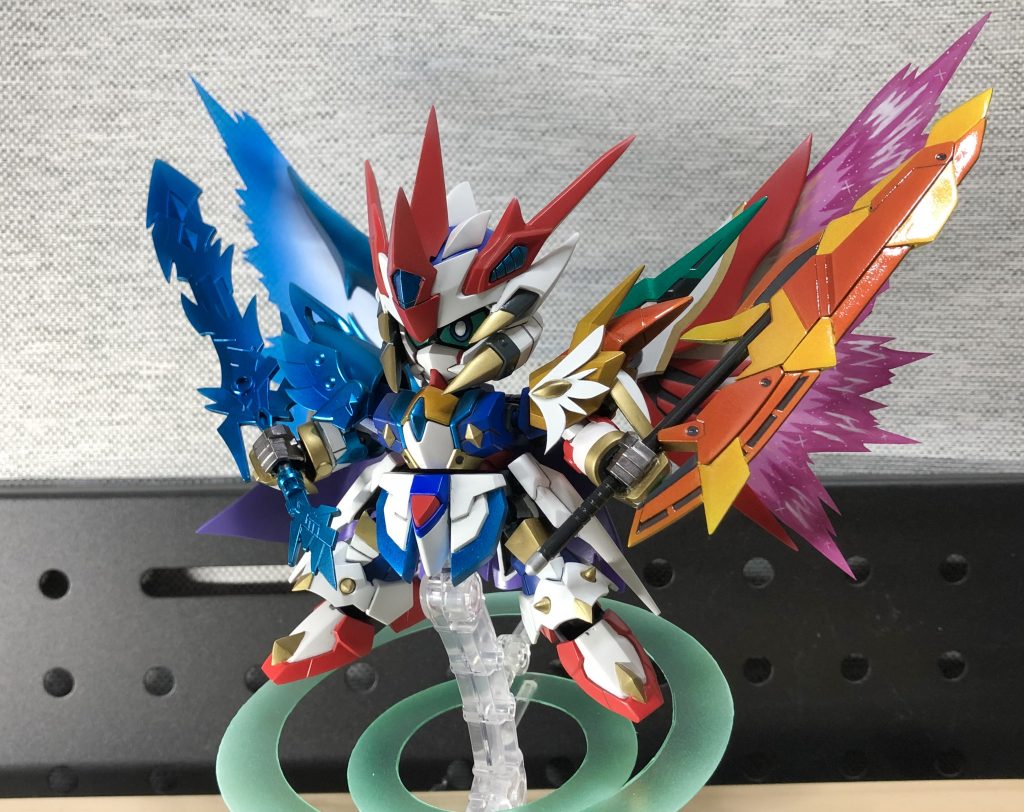 100均に透明プラ板があったのでエフェクトを作って追加しました。光の翼は雷龍剣に合わせて青にしました。ストフリの光の翼をイメージして塗装しています。