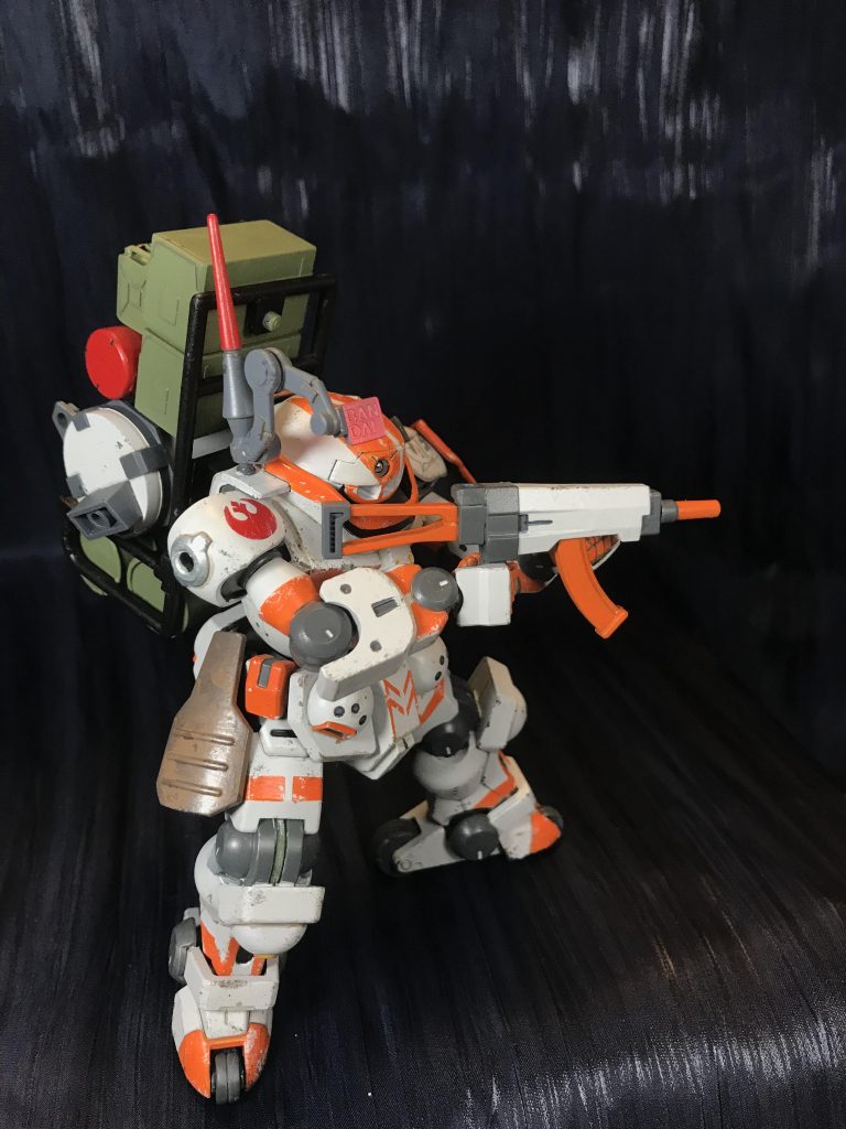 サブマシンガンのカラーを本体に合わせたらナーフになりました。偶然ですがもしやという予感はあったのです。右肩の反乱軍マークは手書きで済ませました。