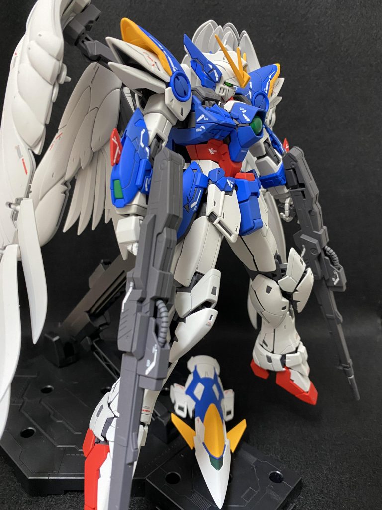 左から。ゼロカスとは違い、シールドが付属しネオバードモードに変形できます。塗装後は完全に自主オミットです…(塗装剥がれコワイ)