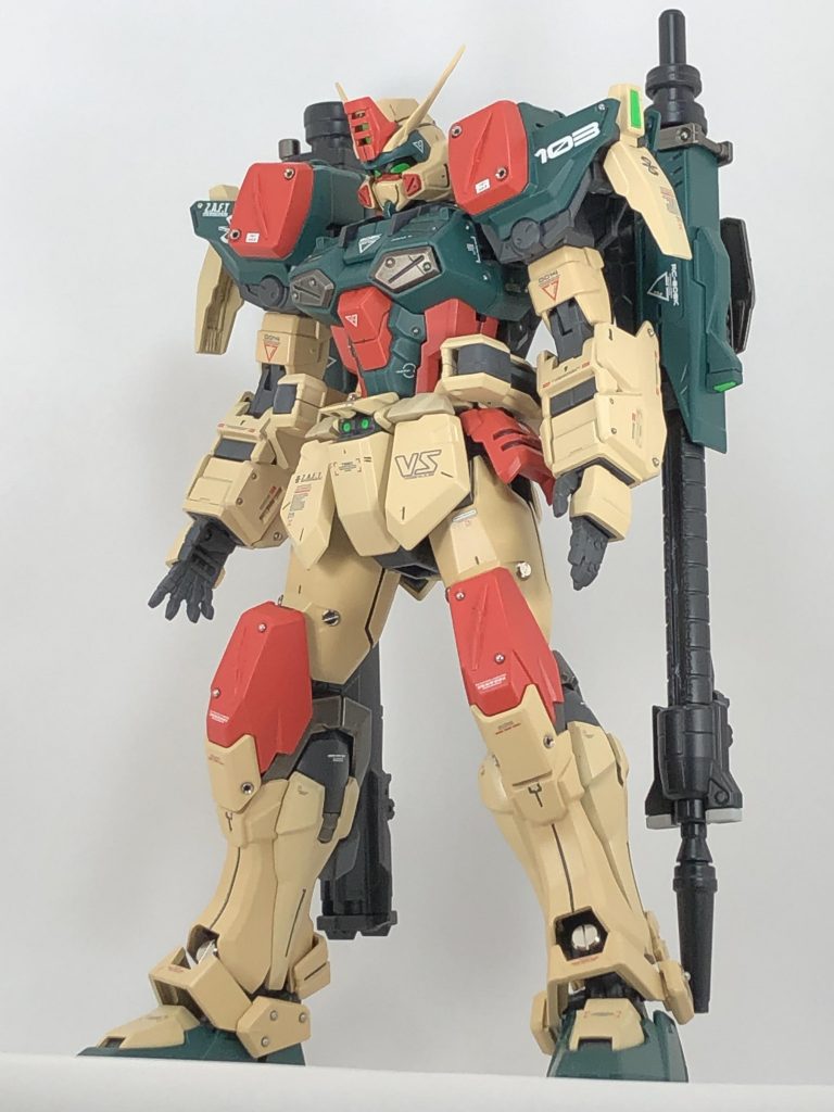 本体色は、白よりも茶色を強めにして重量感を出しています。