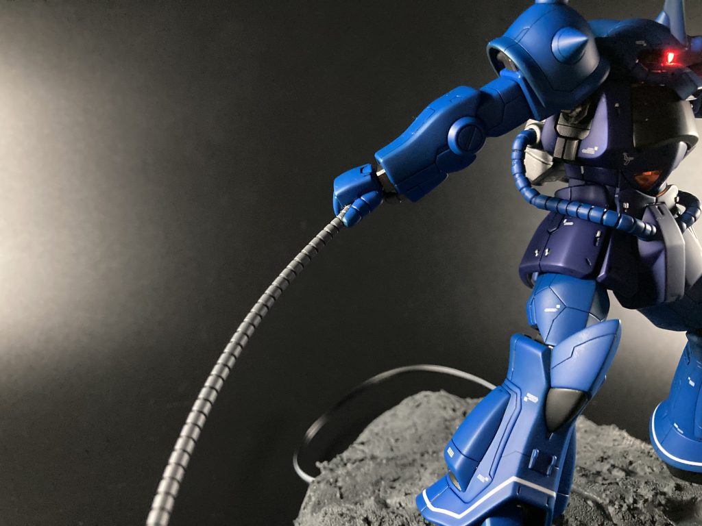 右手は既存のパーツをベースにエポパテでヒートロッド用に改造詳しくは動画へ