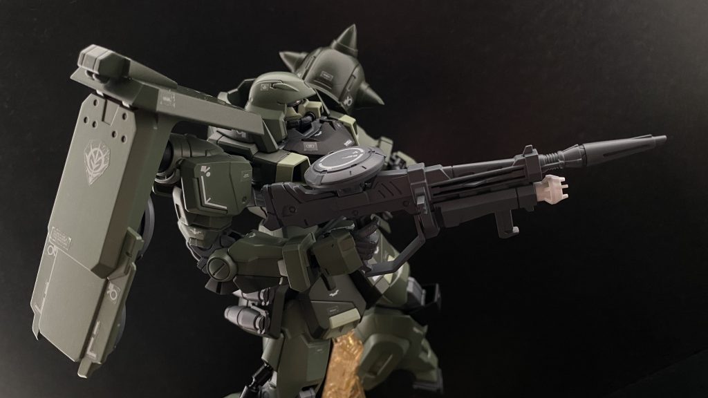 シールドは、MGハイザックの物に色々付けて、ちとバランスわるい。