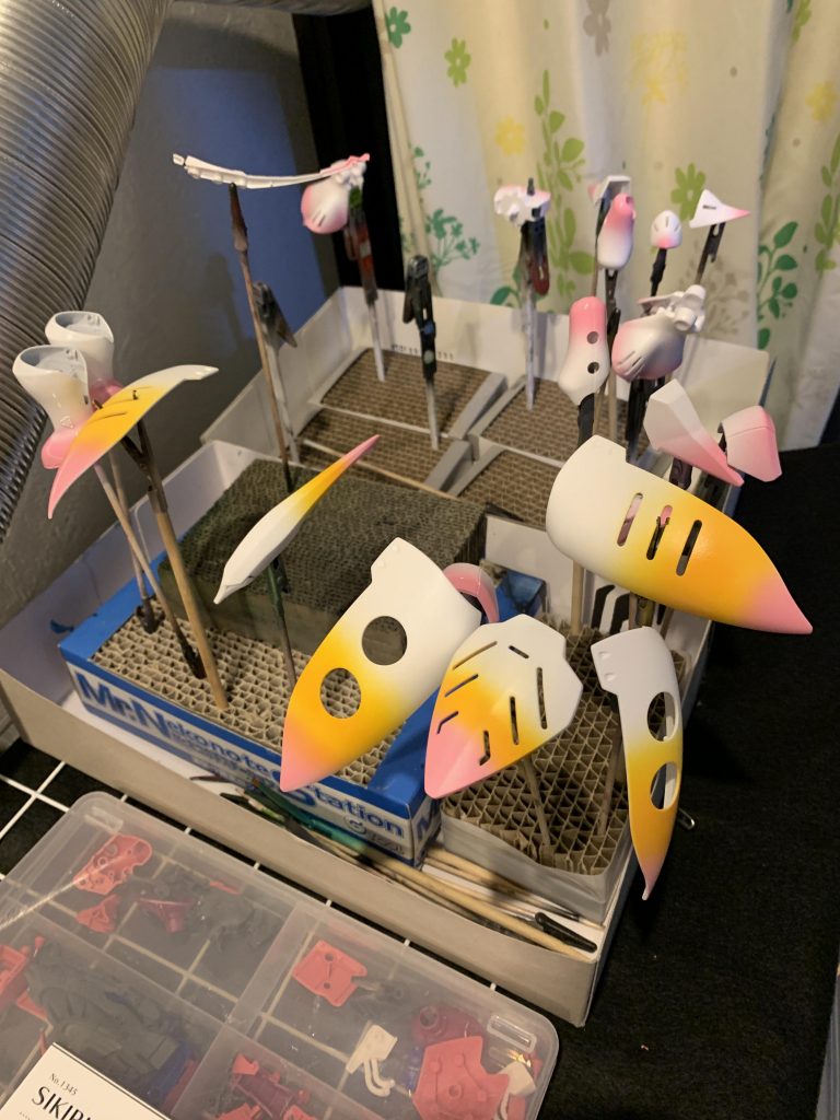 この時点でのグラデーション具合が好みで計画通りに進めるか、気持ちが揺らいでいます。いつか、ハワイアンなキュベレイも作れたらいいな。