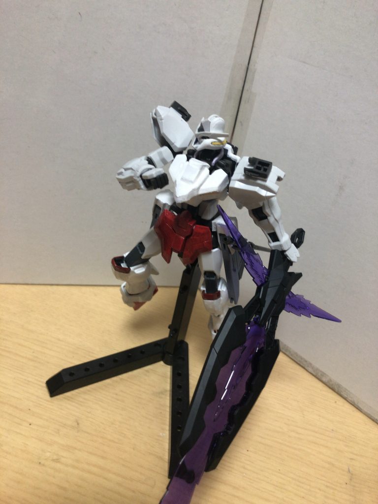 大型武装ユニット「バスターダークネス」背面に装備してるエネルギーマント状のもののこと。変形させることで大剣になる。エネルギーを集約させることで広範囲の斬撃が可能となる。