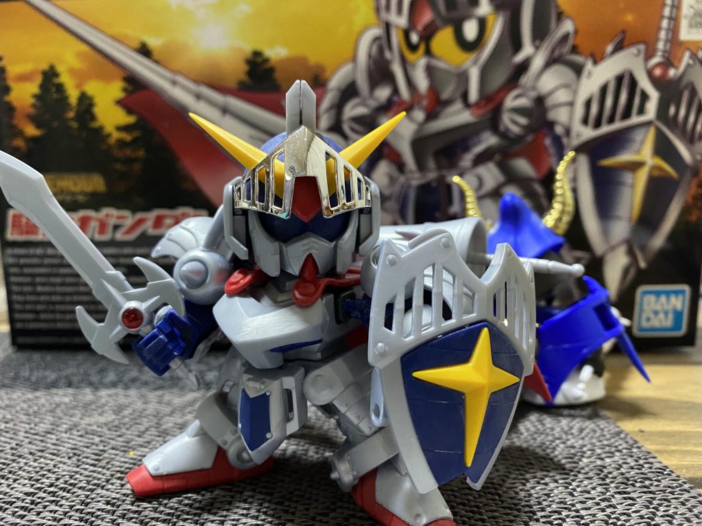 塗装前がこちら。メッキ部分を塗りつぶすのは勇気が要りました。