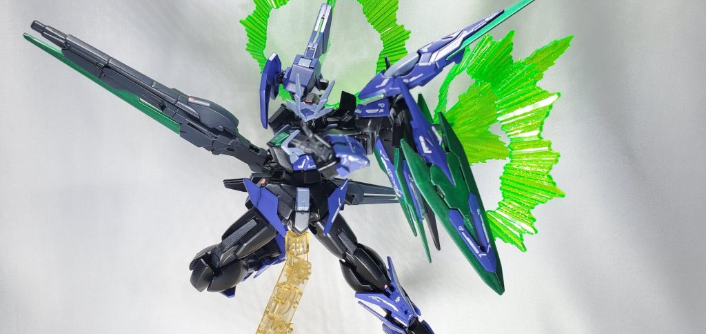 ダブルオースカイのベース機であるデスティニーイメージのポージング