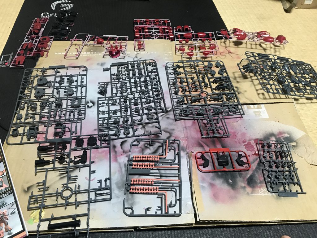 大まかにはランナー状態から塗装しました。ゲート等は仕上げに処理しています。合わせ目処理にも今度トライします。