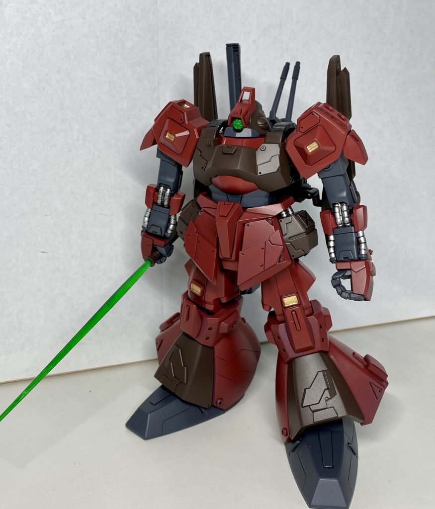 バズーカーよりサーベルの方が好みだったのでこのポージングがお気に入りです