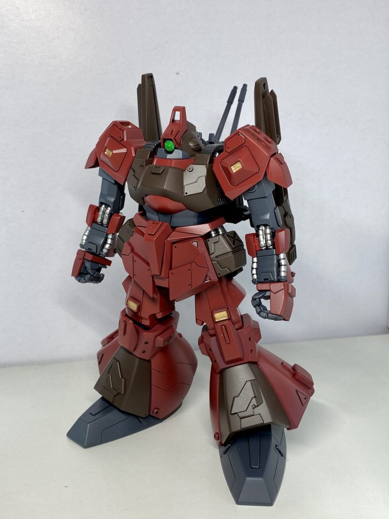 巣立ちになります。スカート部分や脚部は空きスペースがあるのでユニコーンガンダムのジャンクパーツを利用しました。