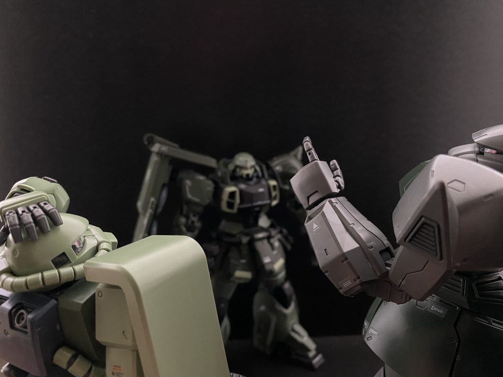 「いや君あれでしょ、ザフトさんとこのウォーリア君でしょ」「なんかシュッとしたデザインだし、小顔だし」「わるかったね頭でかくて」