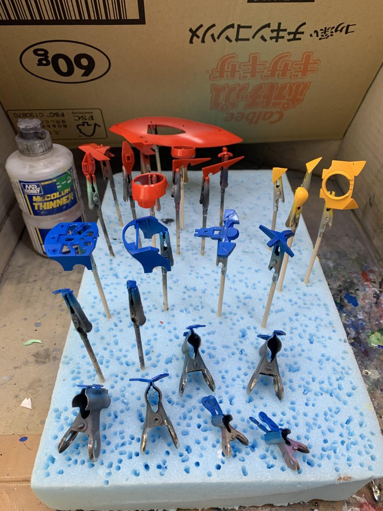 白パーツ以外は箱絵に近づけるよう塗装してます