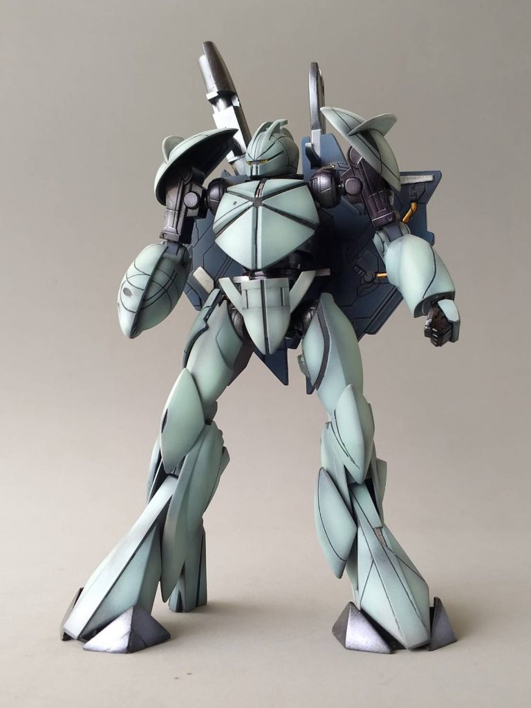 工作は「合せ目消し」、「エッジ出し」、「ディティールの彫り直し」など、ほぼほぼ基本工作のみ。唯一、改造らしいポイントは左手をビルダーズパーツ（たしかビルドナックルの小さい奴）に交換したのみ。(*‘ω‘ *)