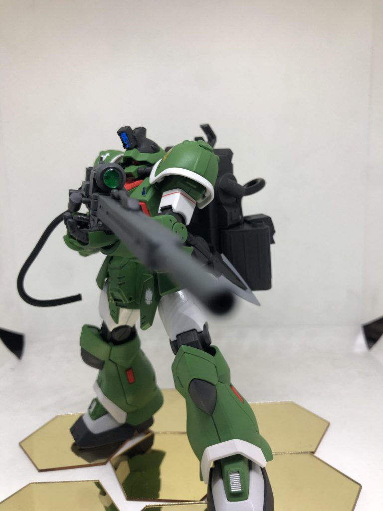 狙い撃ちます!のイメージで、パイロットはカラーリングと肩のデカールから女性パイロットならいいなとイメージ