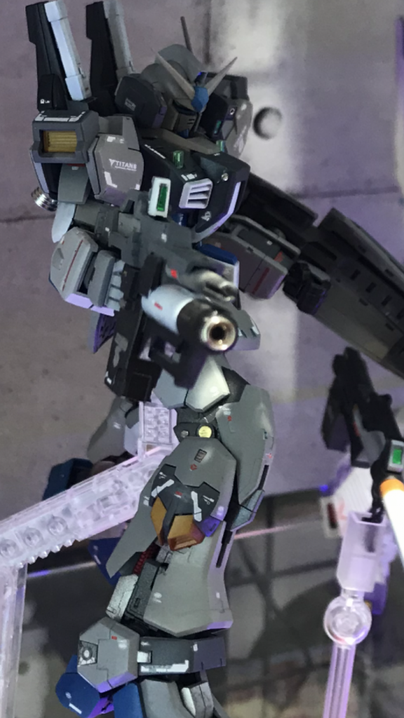 足のチューブはハイキューパーツさんの赤いチューブに変更してます。グレーの塗装なので赤が映える気がしました。