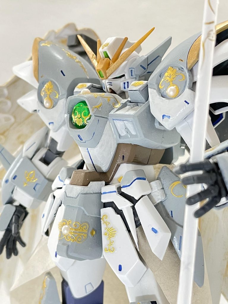 【妄想設定：エンジン】ソウルエンジン。胸部中央にあるエメラルド色の宝石で、少女の心そのもの。愛の力で無限のエネルギーを生み出す。