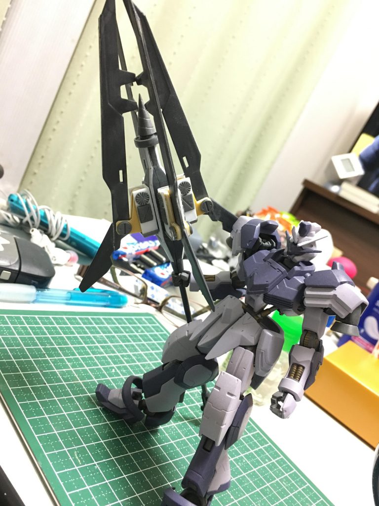 L字にプラ板から切り出したアーム部分、箱組みしたメイス本体へのジョイント部分を作成し、プラ棒を継ぎ足したメイス持ち手の先にドリルをつけて、エクスキューショナーランスの全貌が形になった一枚。この時のやり切った感は半端なかったですwここまで見ていただき、ありがとうございました!よかったら評価やコメントを頂けると嬉しいです☆